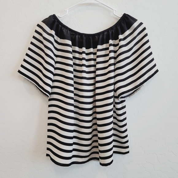 💕 Loft Black and White Stripe Off The Shoulder Top S - Picture 5 of 9